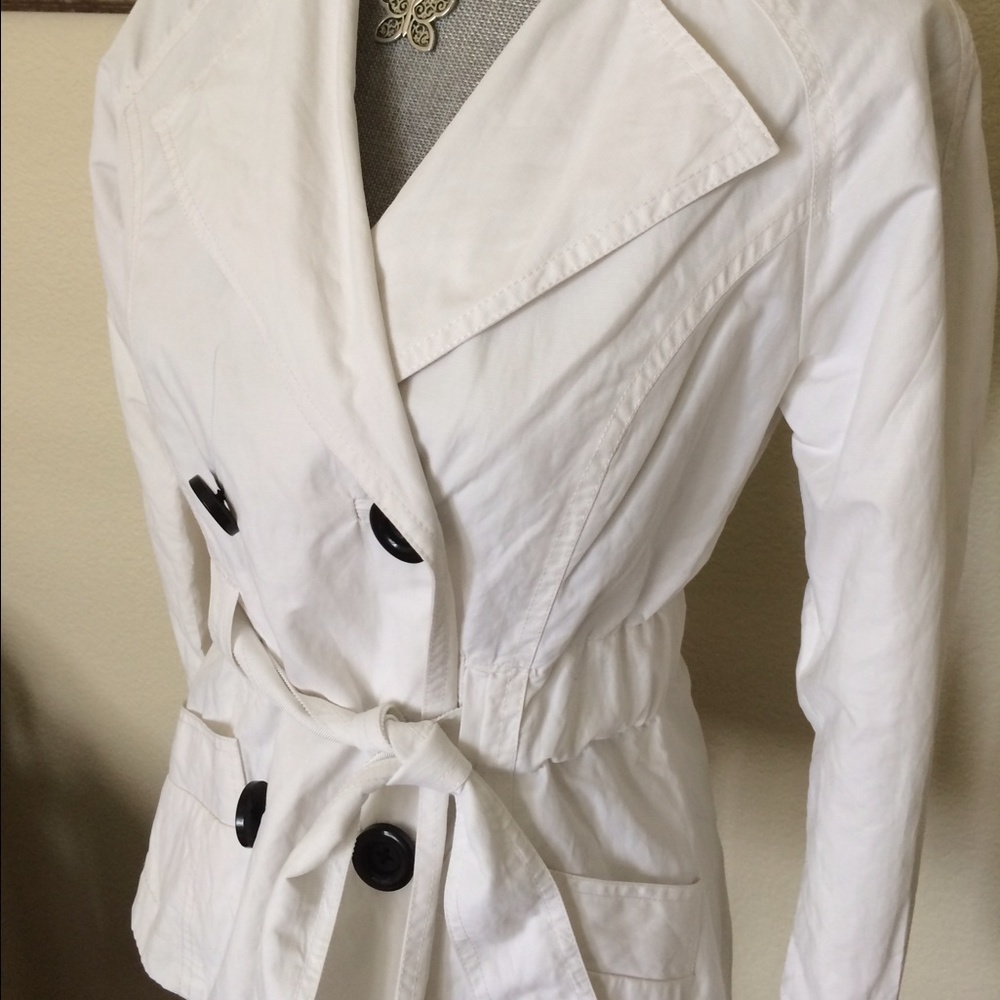 - WHBM trench white coat - Picture 2 of 4